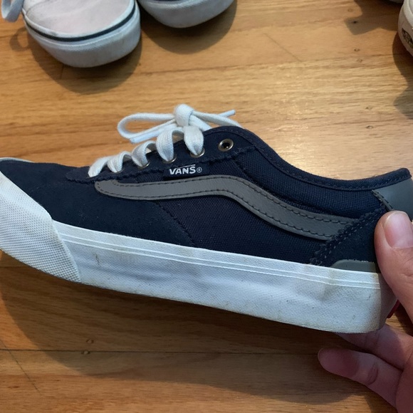 Youth vans - Picture 11 of 16